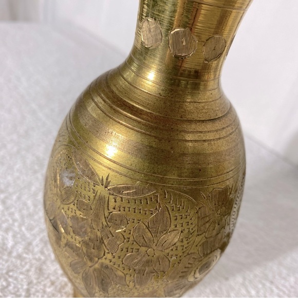 Vintage Elegant Brass Vase W Floral Pattern - Picture 4 of 10
